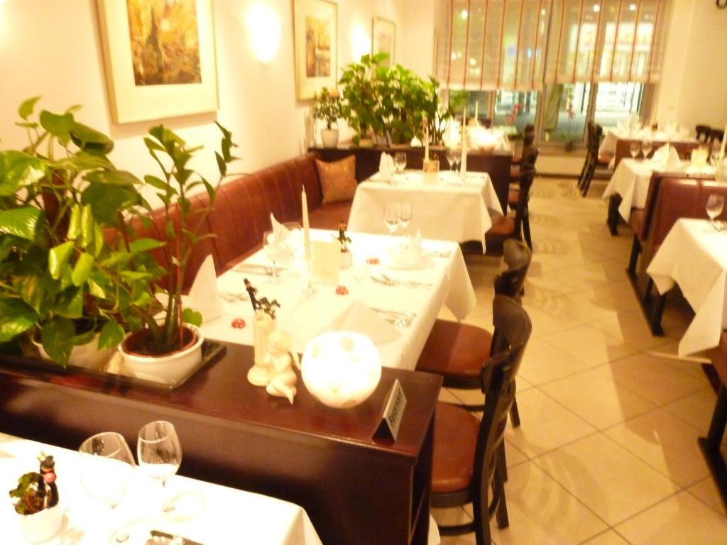 Hotel & Restaurant "Zur Rose" אוברלינגן מראה חיצוני תמונה